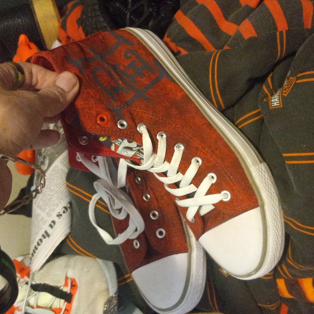 Mens 8 Ed Hardy sneakers